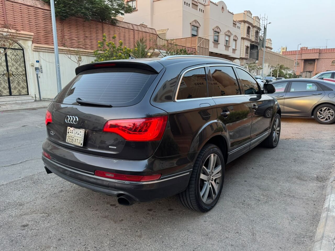 Jeddah, Vehicles, Cars & Trucks , SAR 24000,  Audi Q7,  2015,  Automatic,  257000 KM,   Six Cylinders 7Seaters Price Negotiable