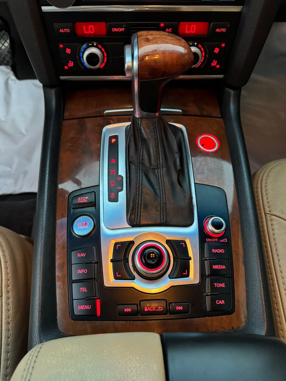 Jeddah, Vehicles, Cars & Trucks , SAR 24000,  Audi Q7,  2015,  Automatic,  257000 KM,   Six Cylinders 7Seaters Price Negotiable