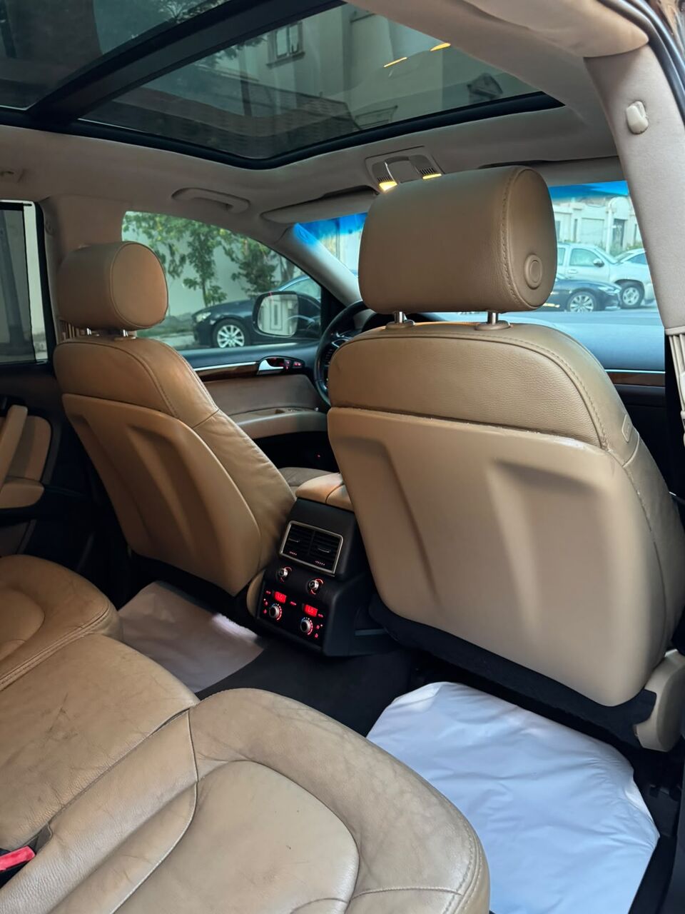 Jeddah, Vehicles, Cars & Trucks , SAR 24000,  Audi Q7,  2015,  Automatic,  257000 KM,   Six Cylinders 7Seaters Price Negotiable