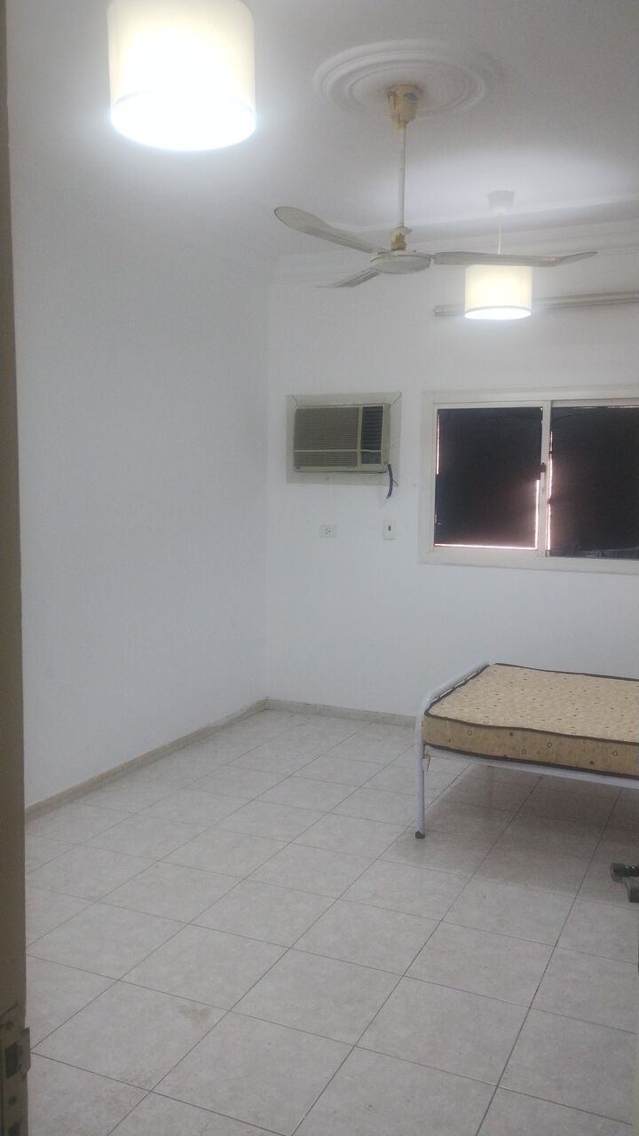 Al Safa, Rooms for Rent, SAR 1200/month,  Furnished,  SR1200/per Month A Semi Furnished Single Room Is Available For Rent In A Family Apartment.