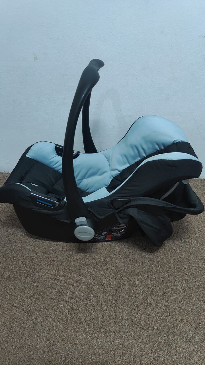 Riyadh, Baby & Kid Stuff, SAR 150,  Giggles Baby Car Seat / Carrier &ndash; Light Blue/Mint &ndash; Gently Used