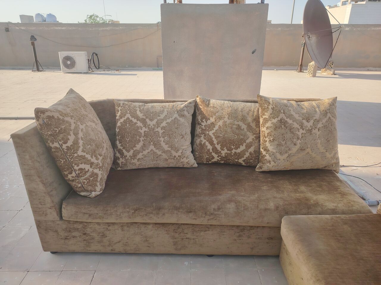 Riyadh, Furniture, FREE SOFA SET WITH TABLE