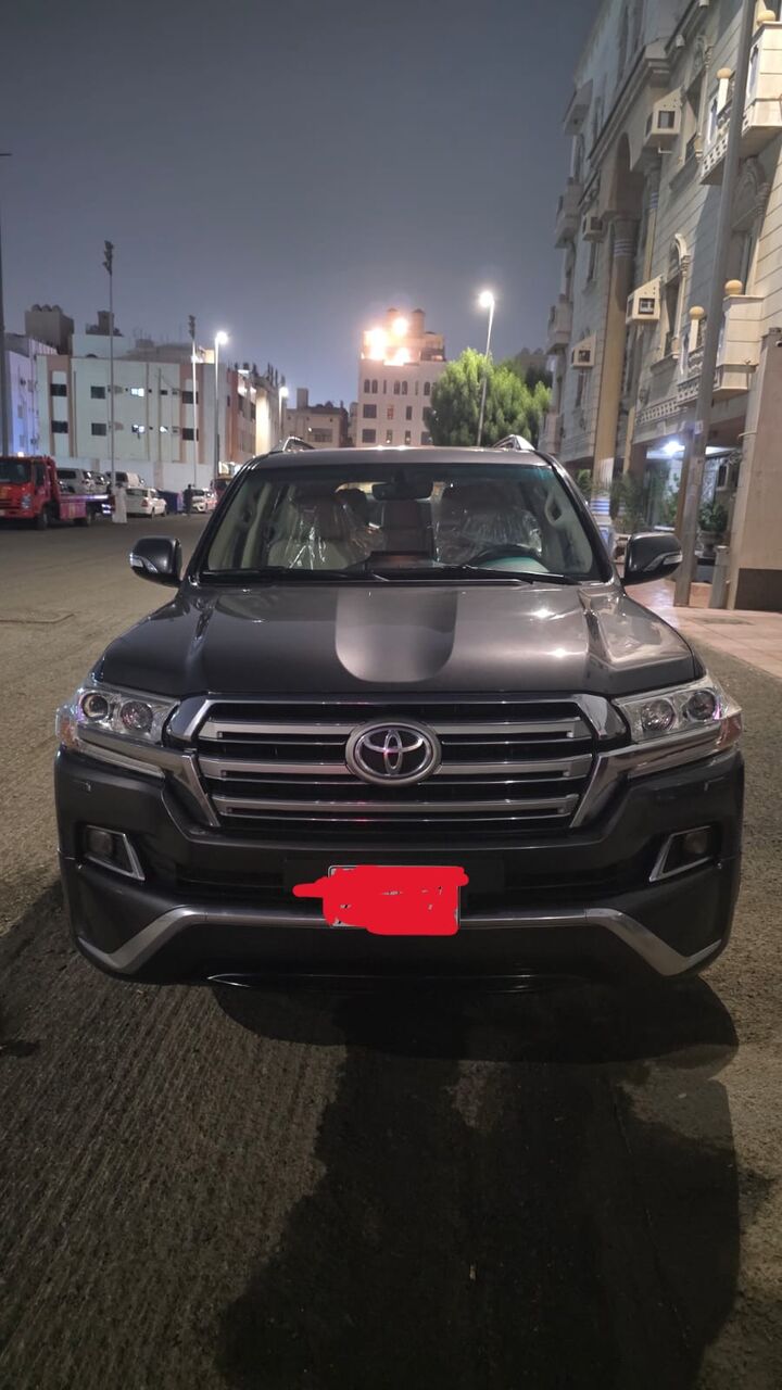 Jeddah, Vehicles, Cars & Trucks , SAR 190000,  Toyota Land Cruiser LC200 V8,  2018,  Automatic,  142700 KM,  Original Color, Through Out Toyota Maintained
