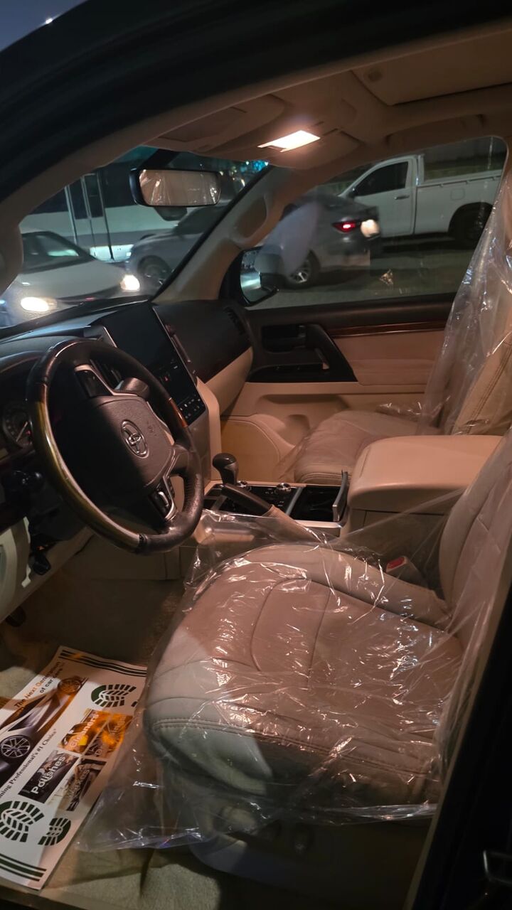 Jeddah, Vehicles, Cars & Trucks , SAR 190000,  Toyota Land Cruiser LC200 V8,  2018,  Automatic,  142700 KM,  Original Color, Through Out Toyota Maintained