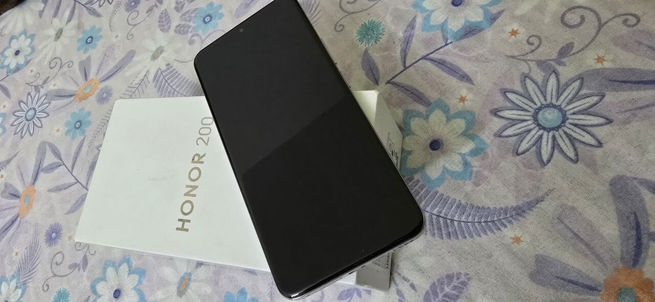 Hara, Mobile Phones, SAR 950,  Honor200 Moonlight White 12GB Ram 256GB Perfect Conditiin 10/10