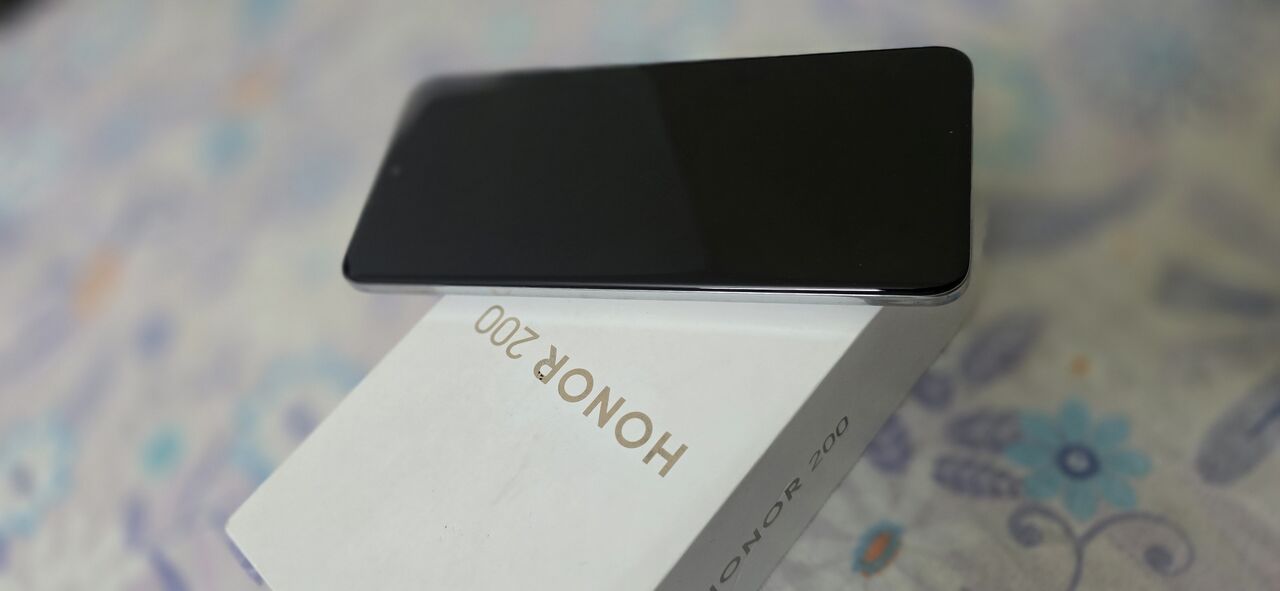 Hara, Mobile Phones, SAR 950,  Honor200 Moonlight White 12GB Ram 256GB Perfect Conditiin 10/10