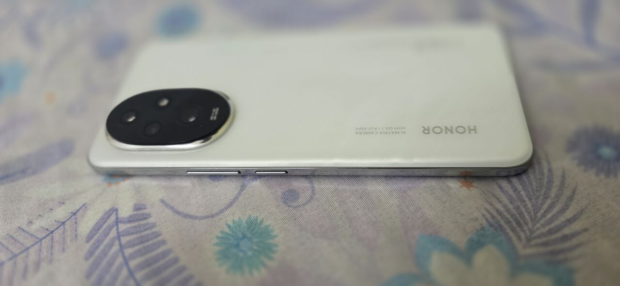 Hara, Mobile Phones, SAR 950,  Honor200 Moonlight White 12GB Ram 256GB Perfect Conditiin 10/10