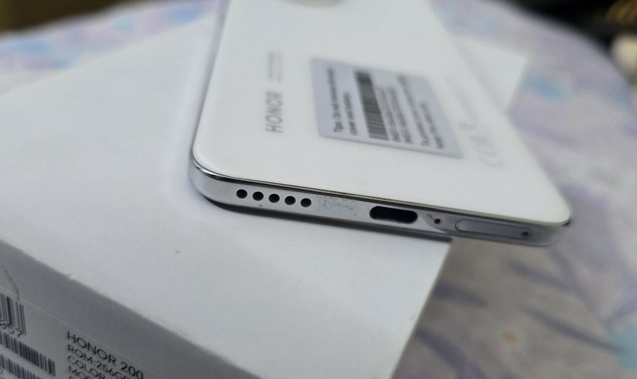 Hara, Mobile Phones, SAR 950,  Honor200 Moonlight White 12GB Ram 256GB Perfect Conditiin 10/10