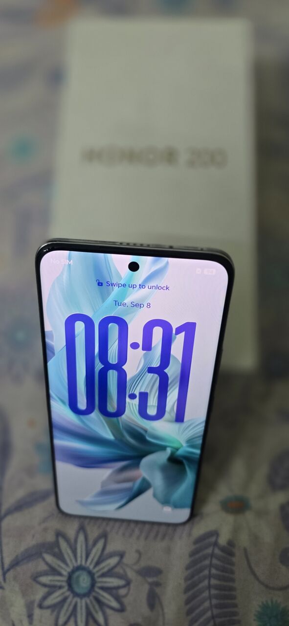 Hara, Mobile Phones, SAR 950,  Honor200 Moonlight White 12GB Ram 256GB Perfect Conditiin 10/10