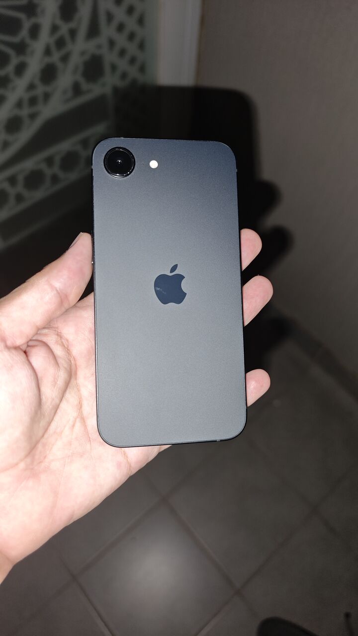 Dhahran, Mobile Phones, SAR 1700,  IPhone 16e  128g Used No Faults