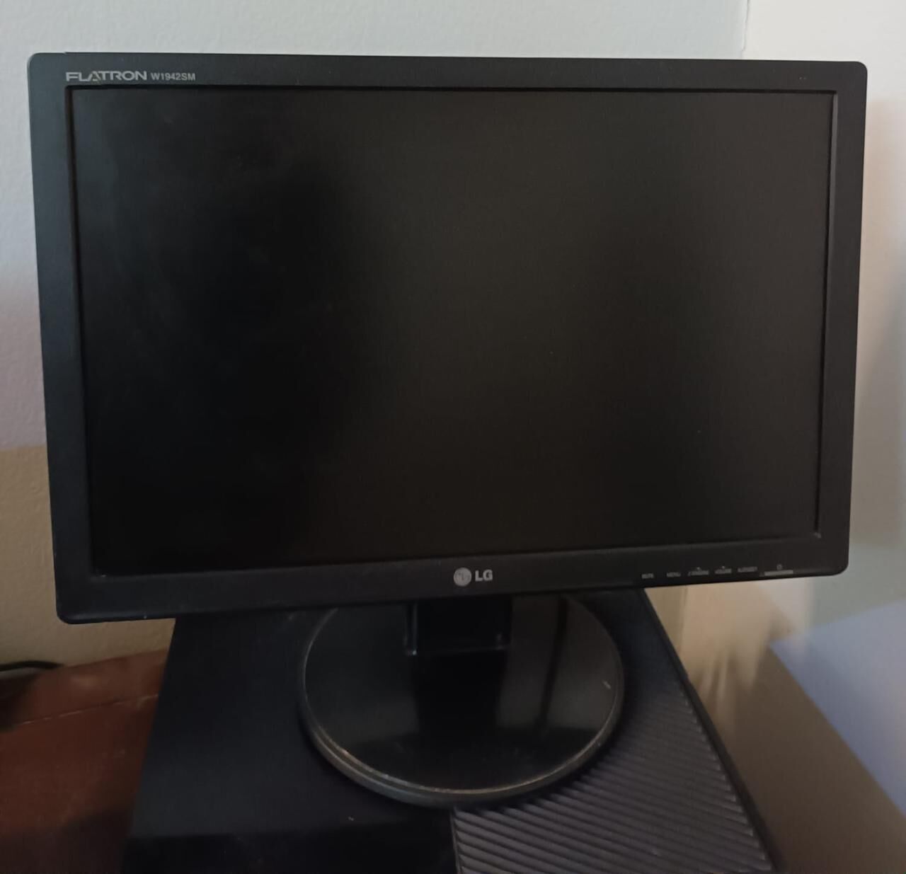 Riyadh, Computers, SAR 100,  LG Monitor 19 Inch 60 Hz