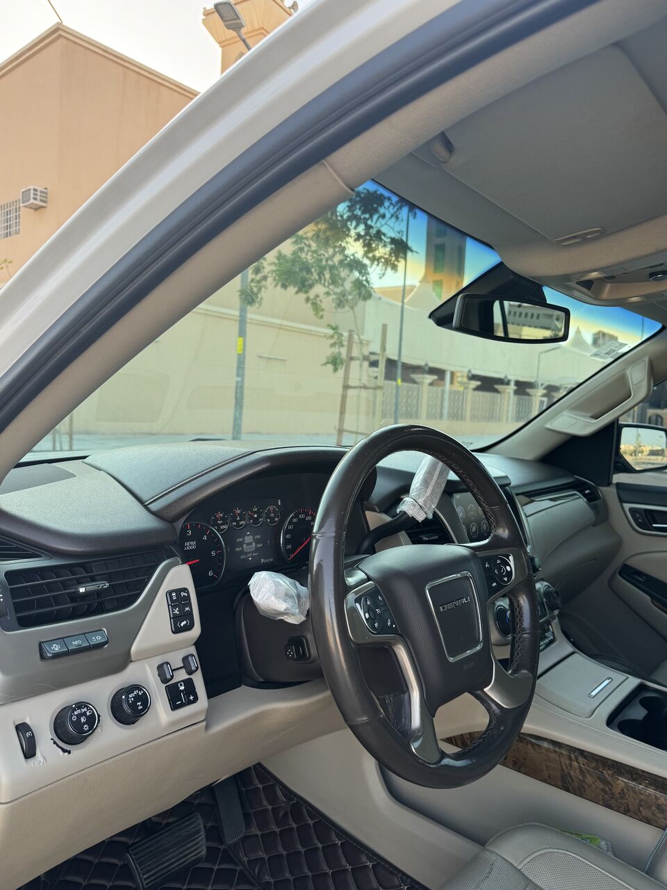 Riyadh, Vehicles, Cars & Trucks , SAR 80000,  GMC Yukon Denali,  2016,  Automatic,  450 KM,  Riyadh