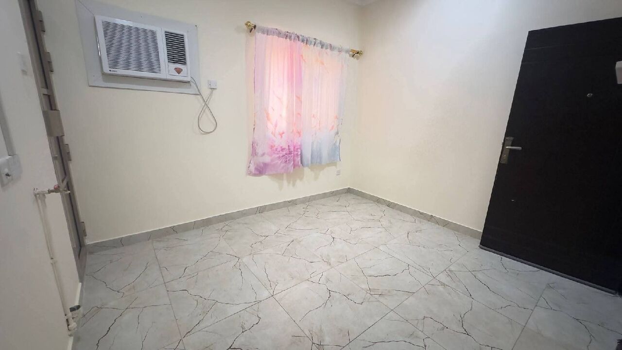 Gudaibiya, Apartments, Flats, Houses & Villas, BHD 140/month,  1 BR,  Gudaibiya :- NEW BUILDING Studio Flat On Rent With A/C UNLIMITED EWA