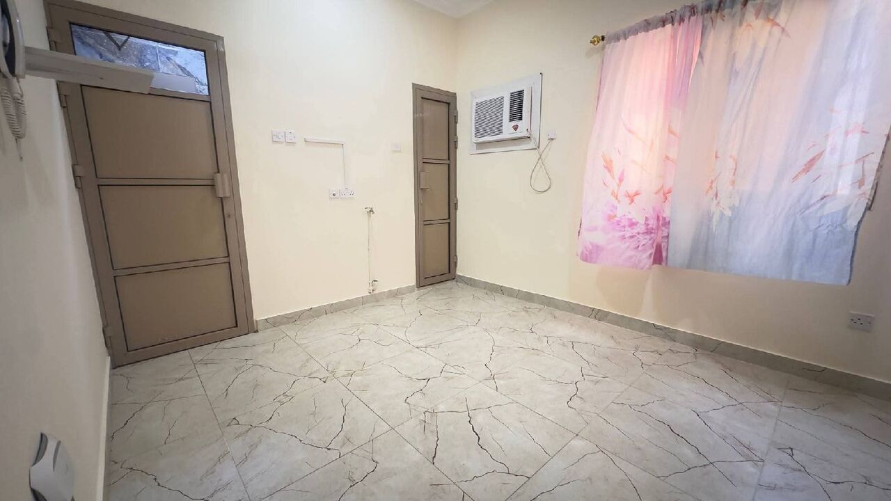 Gudaibiya, Apartments, Flats, Houses & Villas, BHD 140/month,  1 BR,  Gudaibiya :- NEW BUILDING Studio Flat On Rent With A/C UNLIMITED EWA