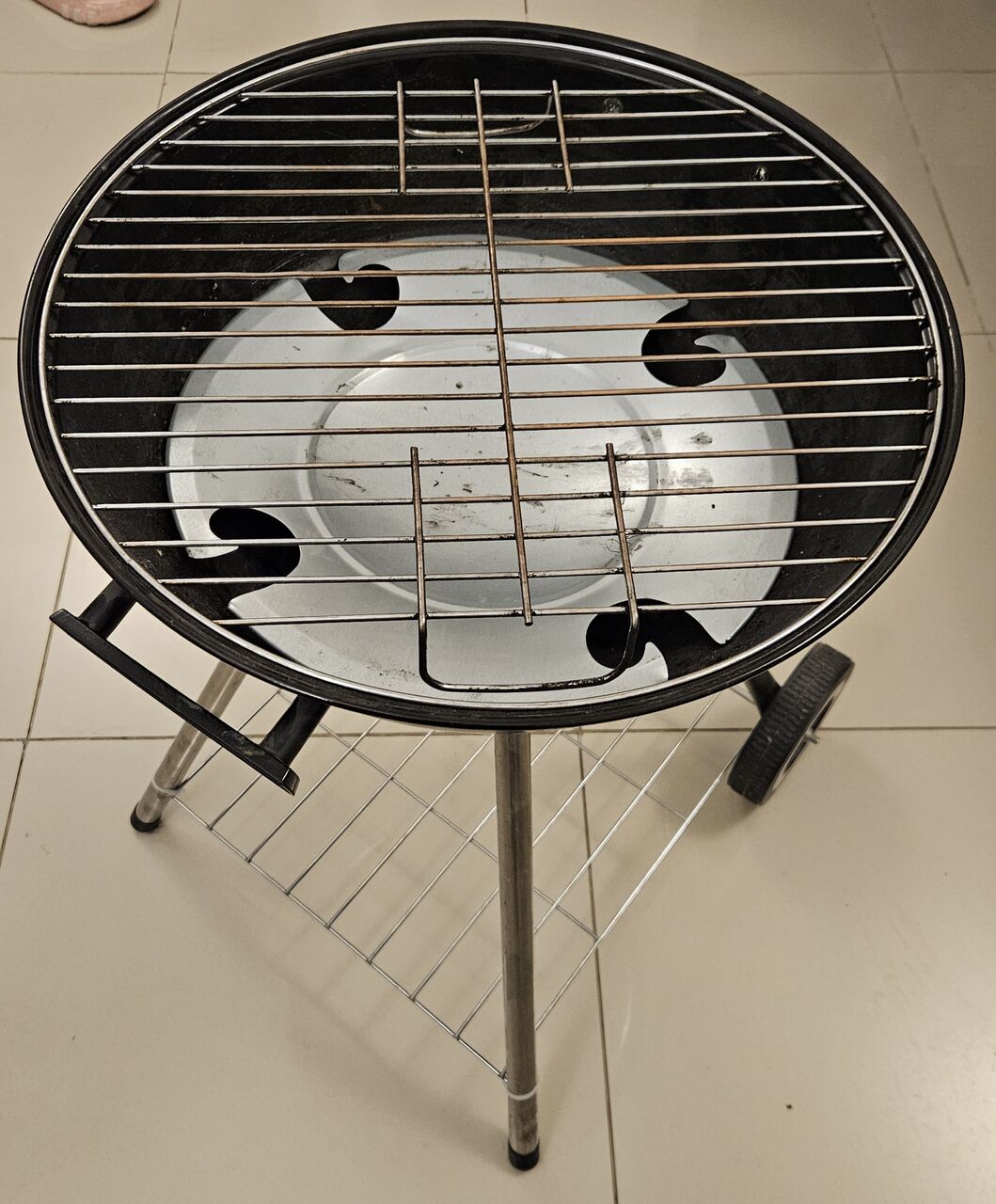 Riyadh, Furniture, SAR 150,  Single Beds / Night Stand / Shelf / Rack / BBQ Grill