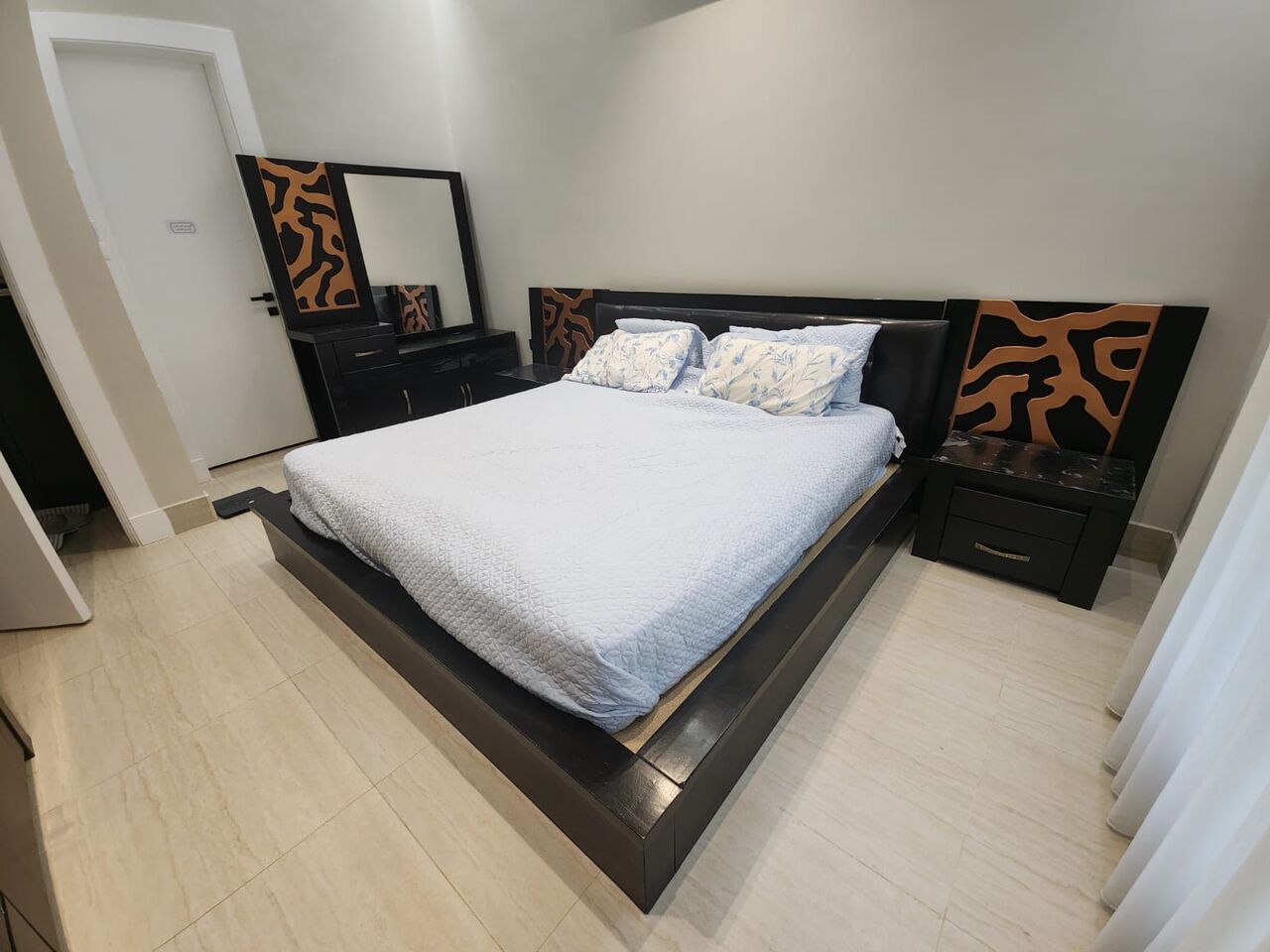Riyadh, Furniture, SAR 800,  Complete Bedroom Set For Sale &ndash; King Size   Riyadh