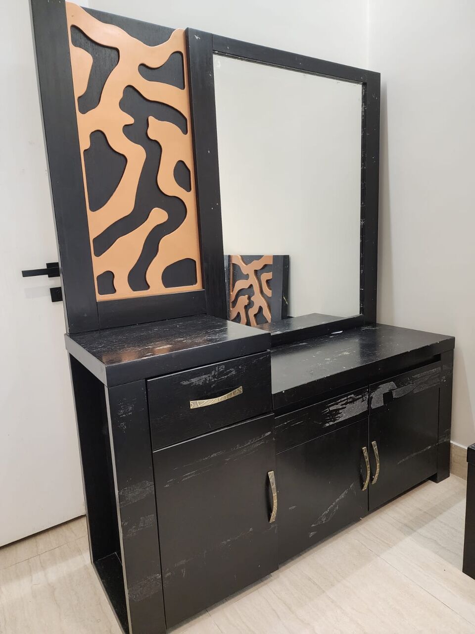 Riyadh, Furniture, SAR 800,  Complete Bedroom Set For Sale &ndash; King Size   Riyadh
