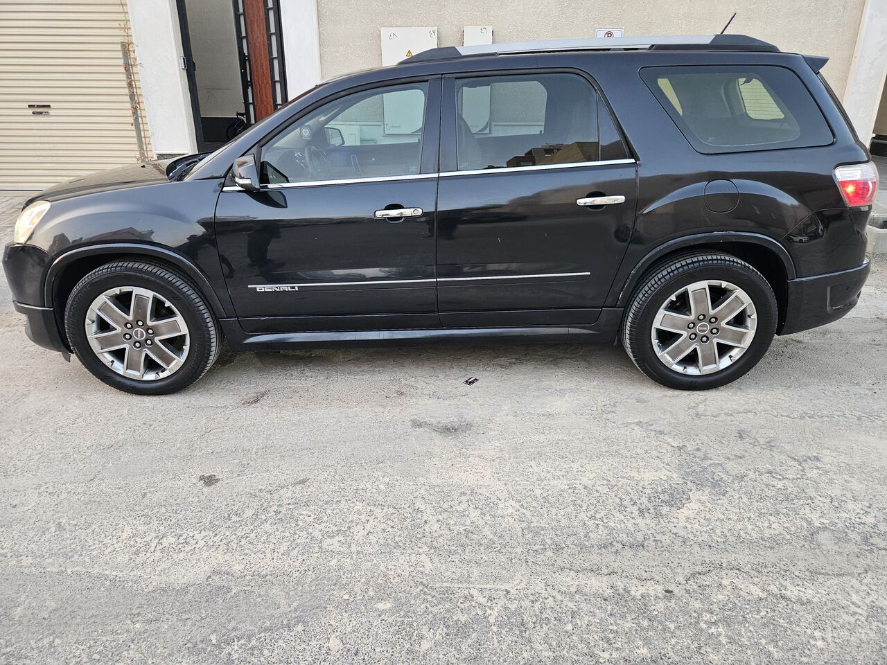 Riyadh, Vehicles, Cars & Trucks , SAR 23000,  Gmc Acadia Denali,  2011,  Automatic,  364000 KM,  For Sale:   &ndash; AWD