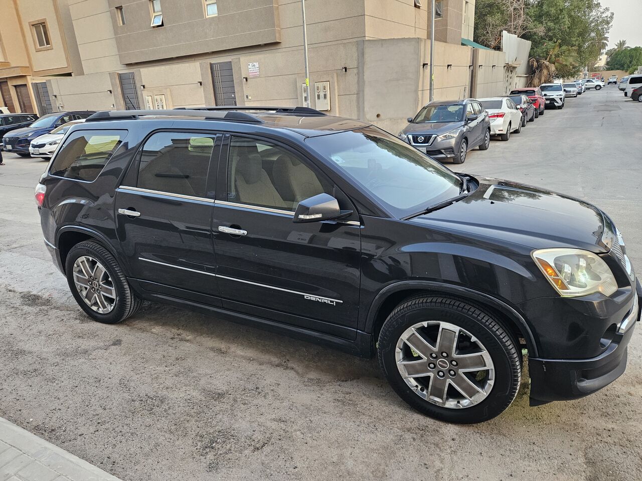 Riyadh, Vehicles, Cars & Trucks , SAR 23000,  Gmc Acadia Denali,  2011,  Automatic,  364000 KM,  For Sale:   &ndash; AWD