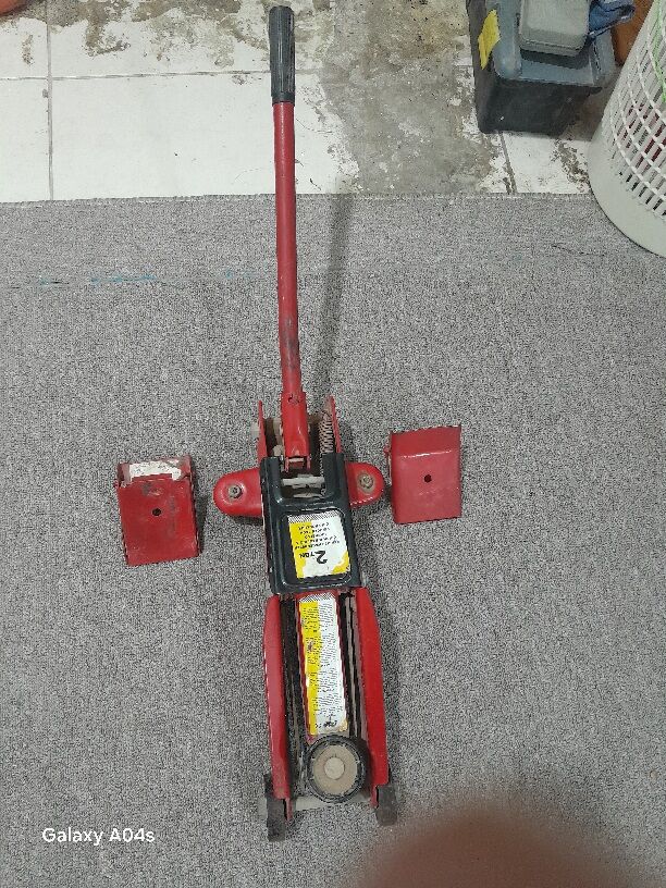 Dammam, Vehicles, Cars & Trucks , SAR 115,  00000,  0000,  Manual,  0000 KM,  Hydraulic Jack Excellent Condition