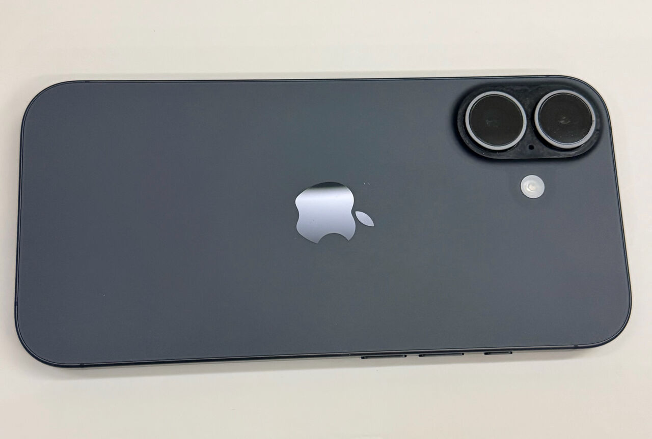 Al Faisaliyah, Mobile Phones, SAR 2700,  Apple IPhone 17- 256 GB-  Black Color