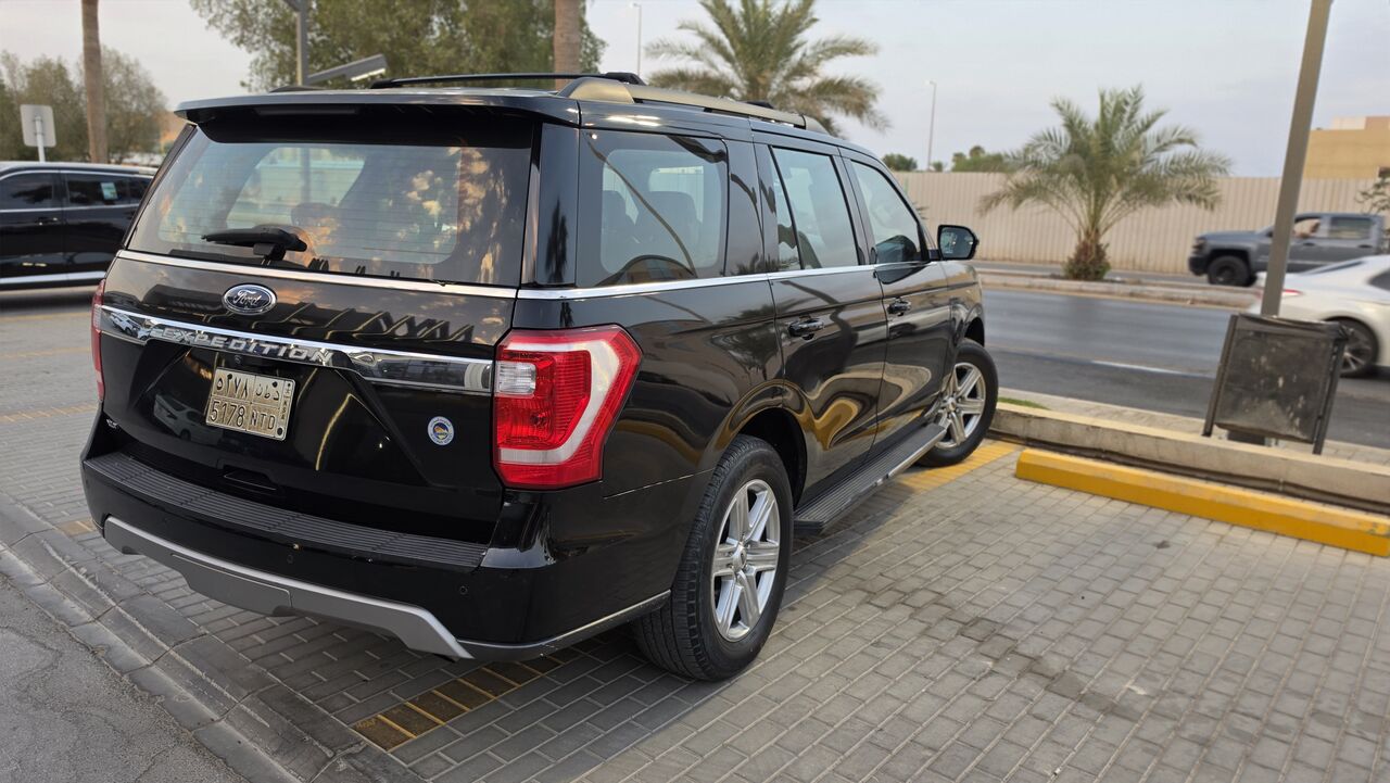 Al Sulaymaniyyah, Vehicles, Cars & Trucks , SAR 85000,  Ford Expedition XLT,  2018,  Automatic,  196000 KM,    Panorama -  - 85000 Sar (slightly Negotiable)