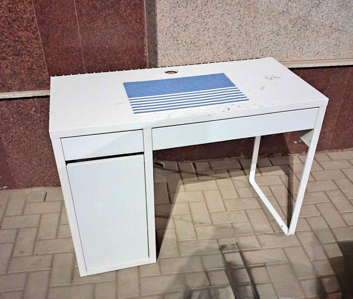 Jeddah, Furniture, SAR 200,  Table For Urgent Sale