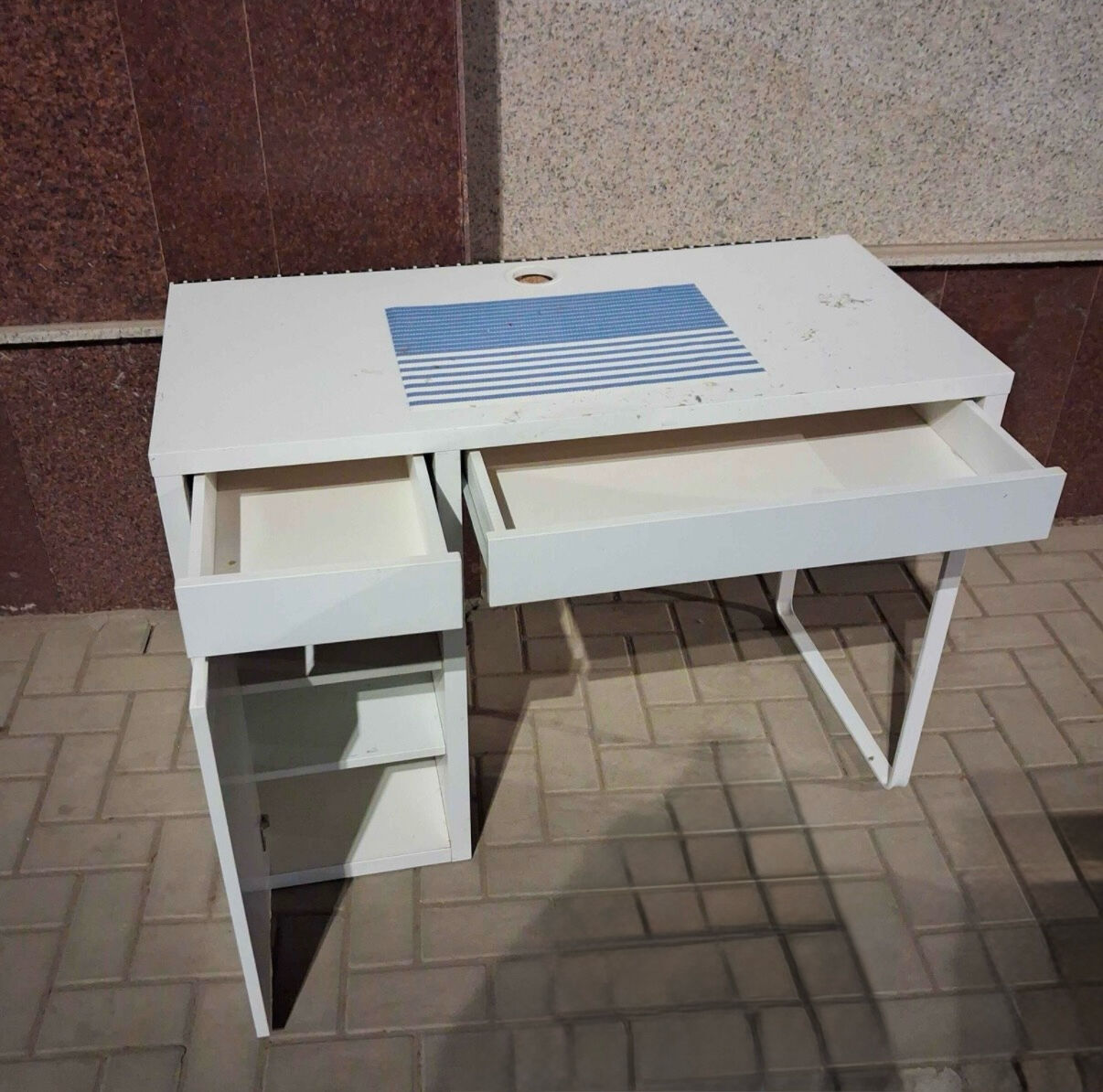 Jeddah, Furniture, SAR 200,  Table For Urgent Sale