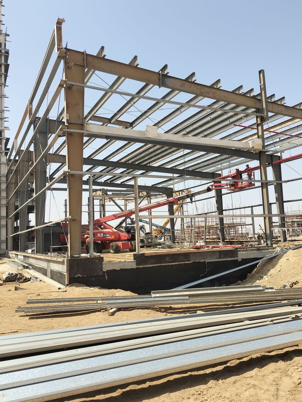 Yanbu, Job Seekers, Metal Sheet Installation And Old Sheet Maintenance Work