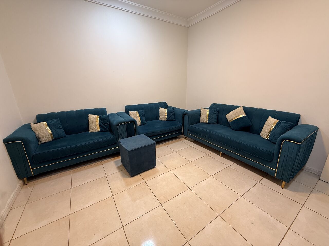 Al Nazlah Al Yamaniyah, Furniture, SAR 800,  Sofa Set For Sale