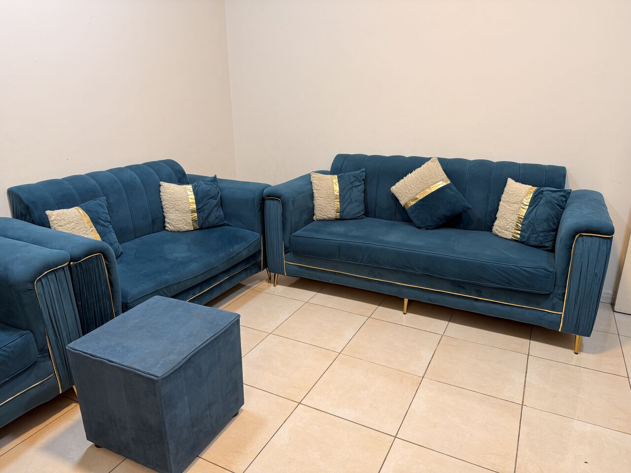 Al Nazlah Al Yamaniyah, Furniture, SAR 800,  Sofa Set For Sale