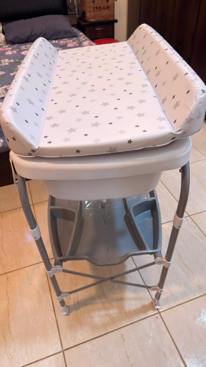 Jeddah, Baby & Kid Stuff, SAR 120,  Mr. Penguin 2-in-1 Baby Changing Table And Bathtub Unit (Bathinette)