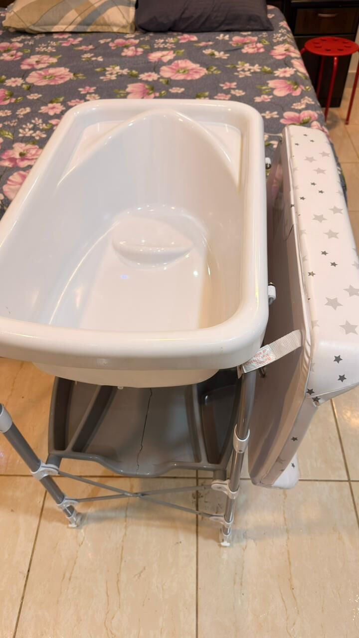 Jeddah, Baby & Kid Stuff, SAR 120,  Mr. Penguin 2-in-1 Baby Changing Table And Bathtub Unit (Bathinette)