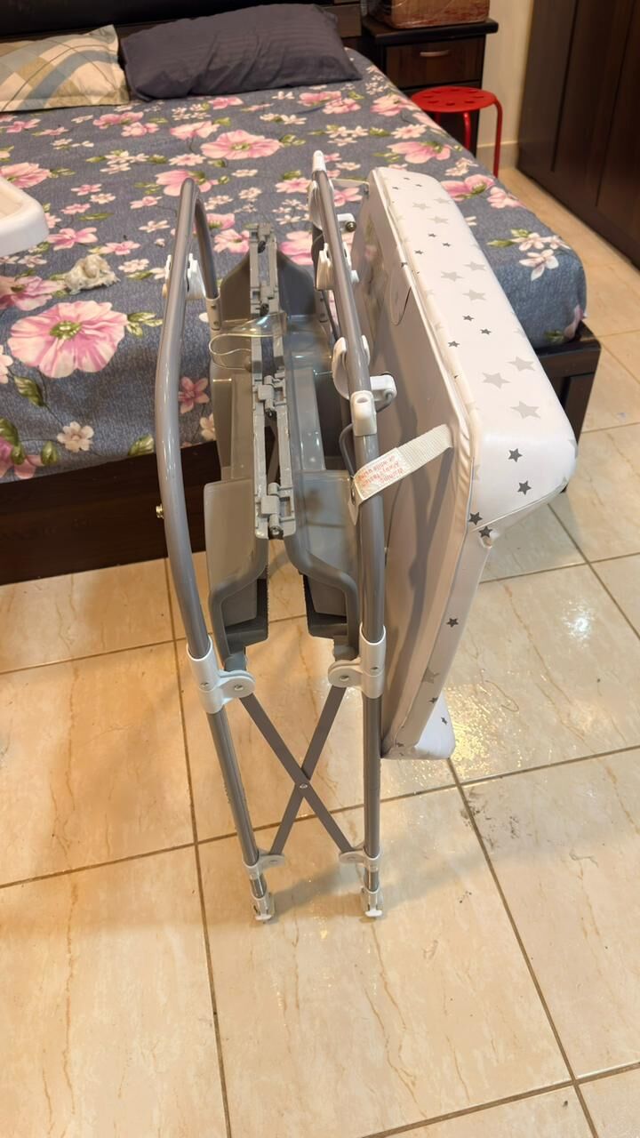Jeddah, Baby & Kid Stuff, SAR 120,  Mr. Penguin 2-in-1 Baby Changing Table And Bathtub Unit (Bathinette)