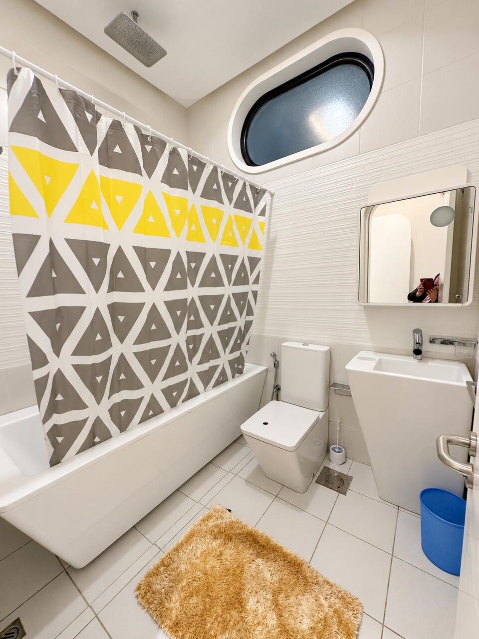 Kuwait City, Apartments, Flats, Houses & Villas, KWD 700/month,  3 BR,  180 Sq. Meter,  Modern Chic Furnished 3-Bedroom Apartment In Jabriya