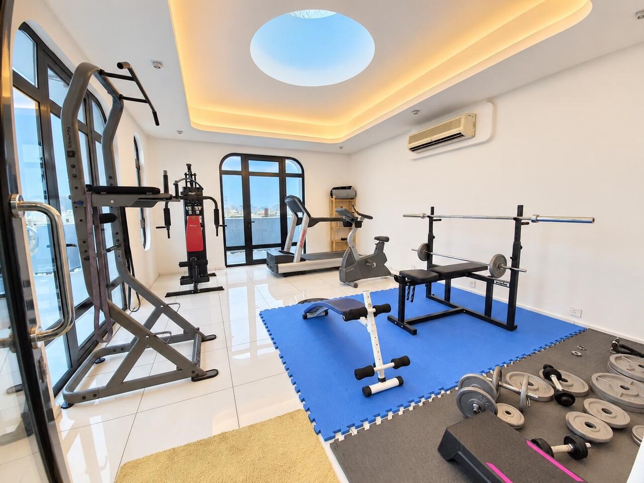 Kuwait City, Apartments, Flats, Houses & Villas, KWD 700/month,  3 BR,  180 Sq. Meter,  Modern Chic Furnished 3-Bedroom Apartment In Jabriya