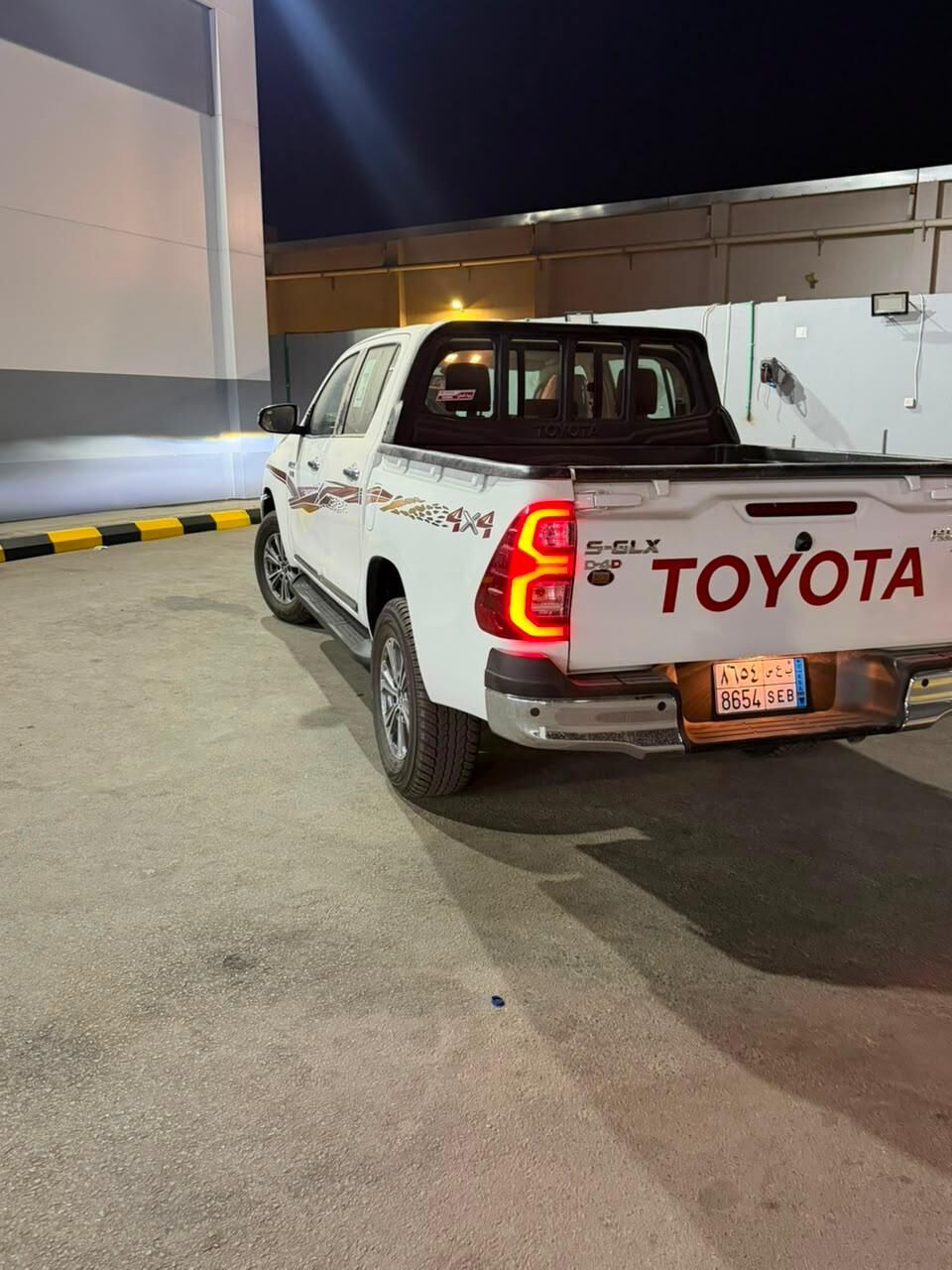 Riyadh, Vehicle Lease Transfer, SAR 8000,  TOYOTA HILUX Diesel  4x4 For Rent Available Without Driver.