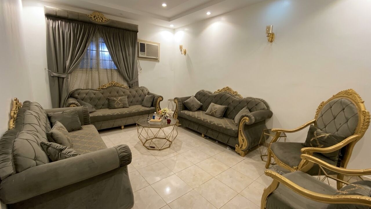 Riyadh, Furniture, SAR 3000,  Elegant & Luxurious Living Room Sofa Set For Sale