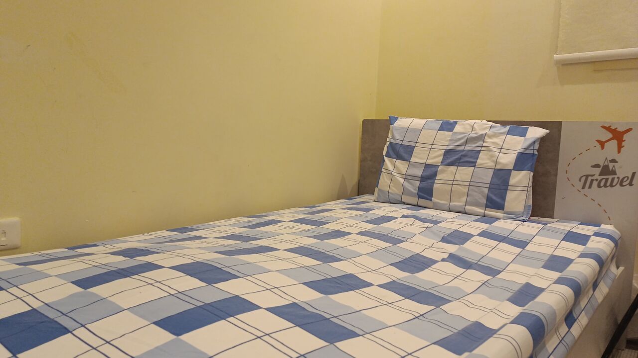 Madinah, Furniture, SAR 600,  🛏️ Home Centre Bed For Sale  ✨ 💰 Selling For: SAR 600 (negotiable)