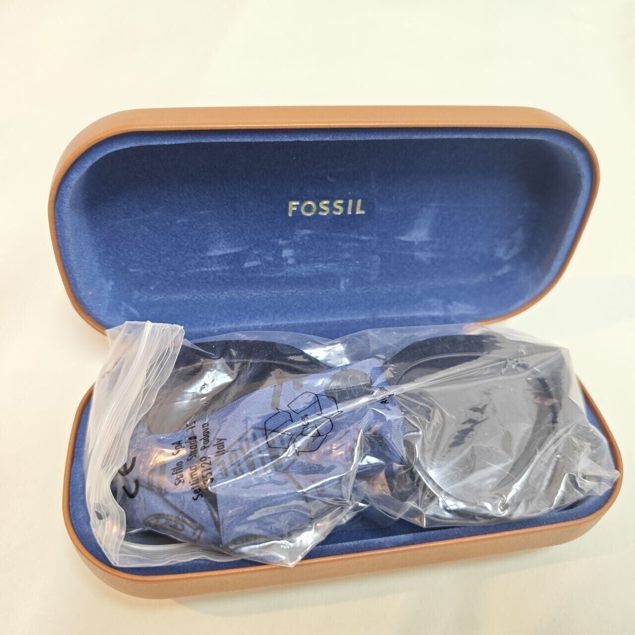 Riyadh, Clothing & Accessories, SAR 150,  Fossil FOS 2151 G/S Black Dark Grey Gradient Sunglasses
