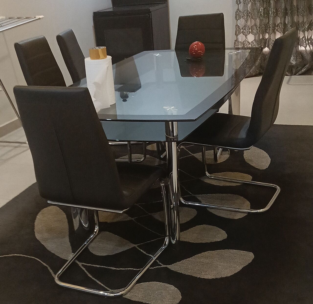 Riyadh, Furniture, SAR 1700,  Used Large Glass Dining Table And 6 Chairs
