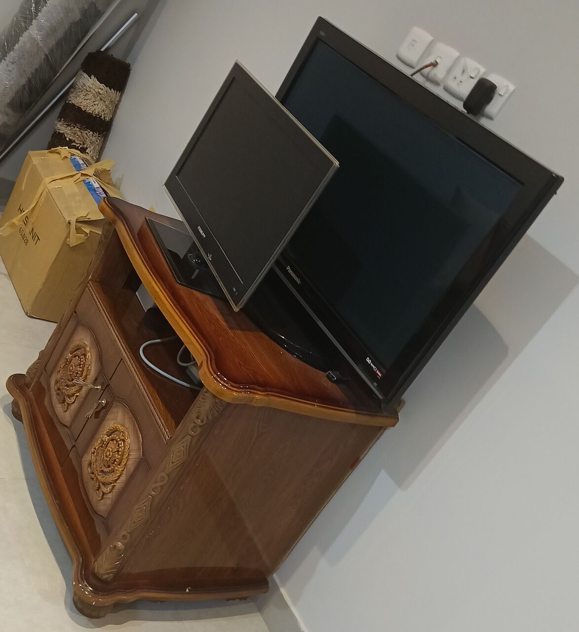 Riyadh, Appliances, SAR 950,  TV 2 Nos (32