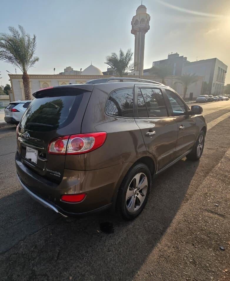 Jeddah, Vehicles, Cars & Trucks , SAR 23000,  Hyundai Santa Fe,  2012,  Automatic,  320000 KM,  , , 3.5L 6-cylinder Engine 4WD, Selling Urgently