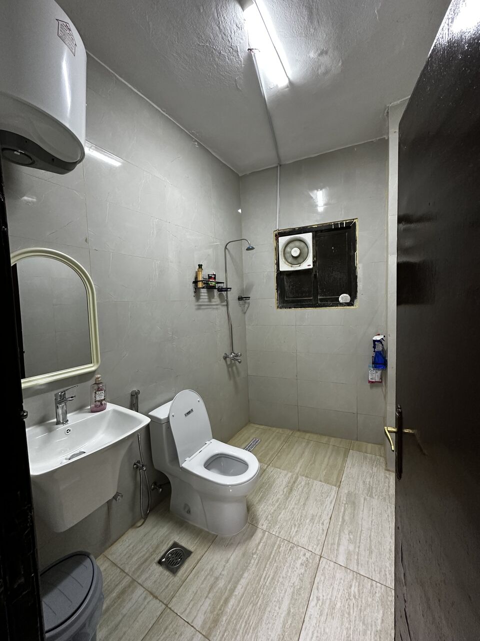 Al Wizarat, Housing Exchanges, SAR 1100/month,  Room For Rent Available In Hara