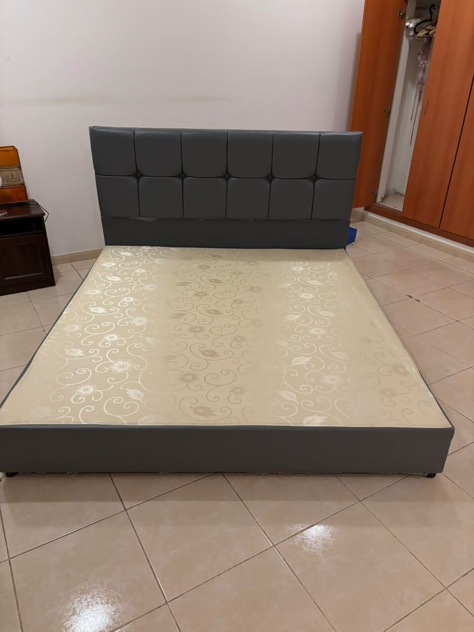 Jeddah, Furniture, SAR 450,  Double Bed With A High-quality Mattress In Excellent Condition