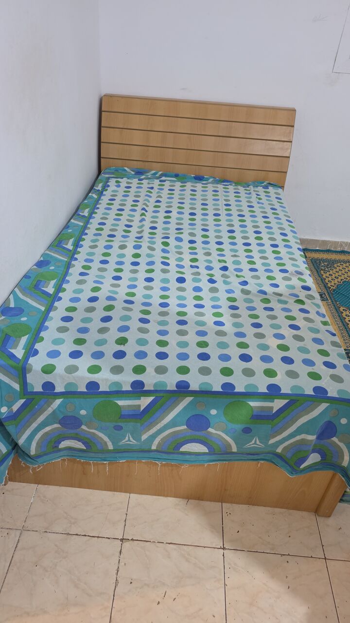 Jeddah, Furniture, SAR 300,  (Urgent) One Queen  Size Bed For Sale  With  Mattress