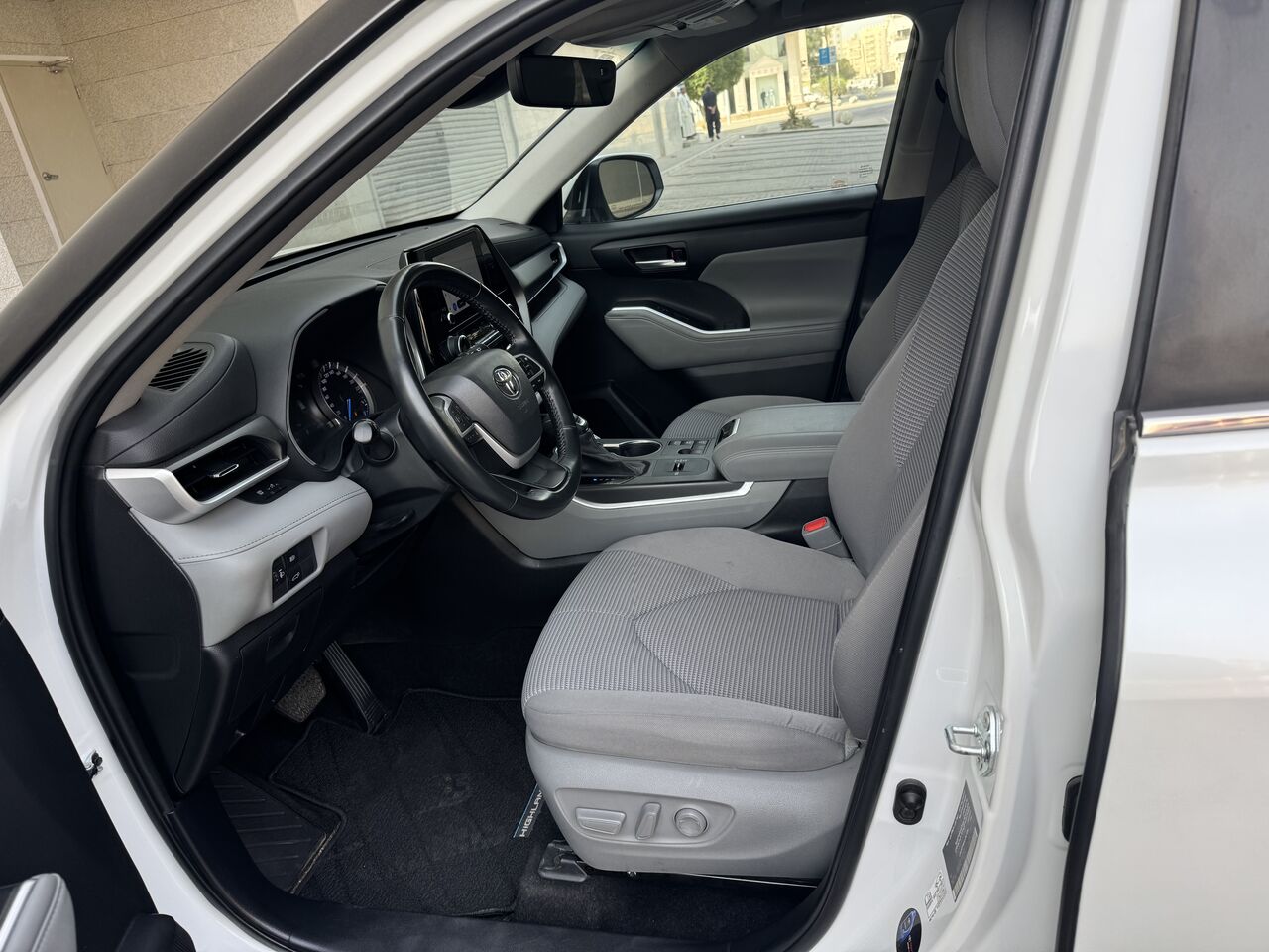 Jeddah, Vehicles, Cars & Trucks , SAR 119000,  Toyota Highlander Hybrid,  2023,  Automatic,  62000 KM,  Good Condition