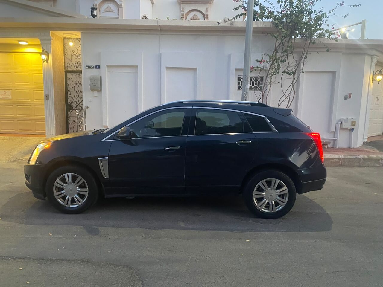 Jeddah, Vehicles, Cars & Trucks , SAR 25000,  Cadillac SRX,  2014,  Automatic,  260000 KM,   Price Negotiable