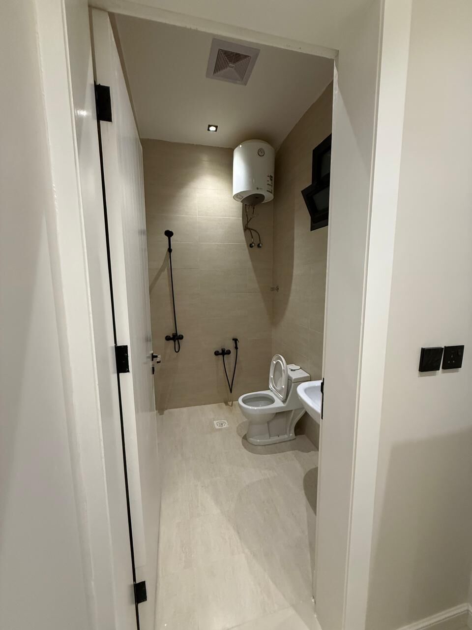 Al-Muzahmiya, Staff Accommodation, SAR 1700,  Fully Furnished Executive Room