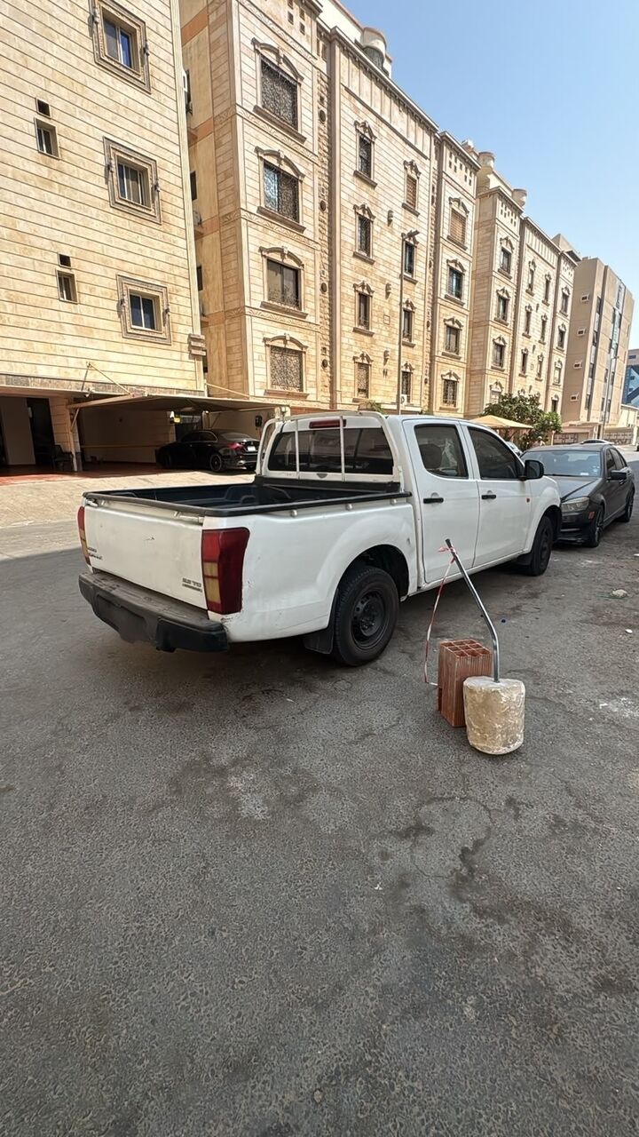 Jeddah, Vehicles, Cars & Trucks , SAR 28500,  Isuzu D-MAX,  2013,  Manual,  500000 KM,
